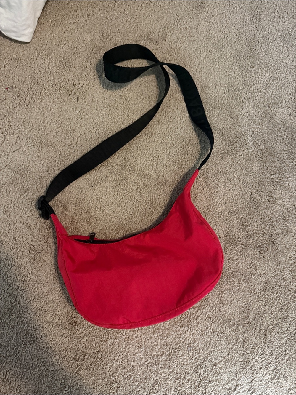 BAGGU Small Cherry Red Crossbody Crescent